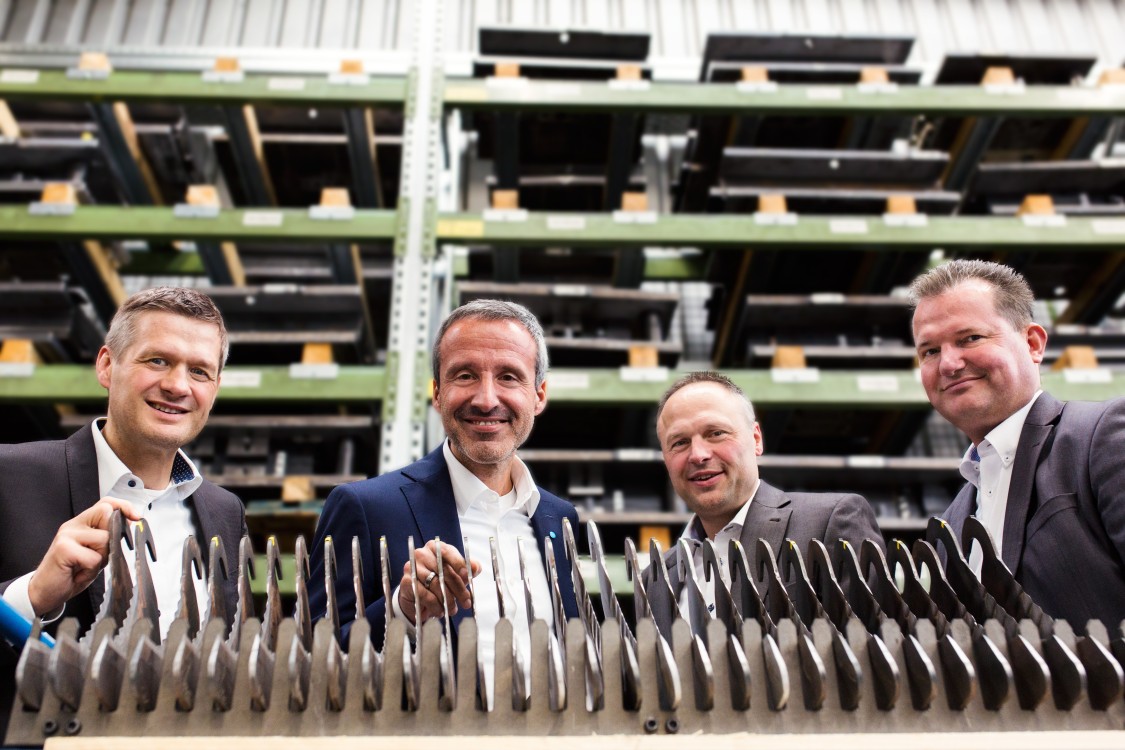 (v.l.n.r.): Frank Jäkel, Christian Sohrab (thyssenkrupp Business Unit Industry), Udo Jäkel, Andreas Beil (thyssenkrupp Stahlkontor)