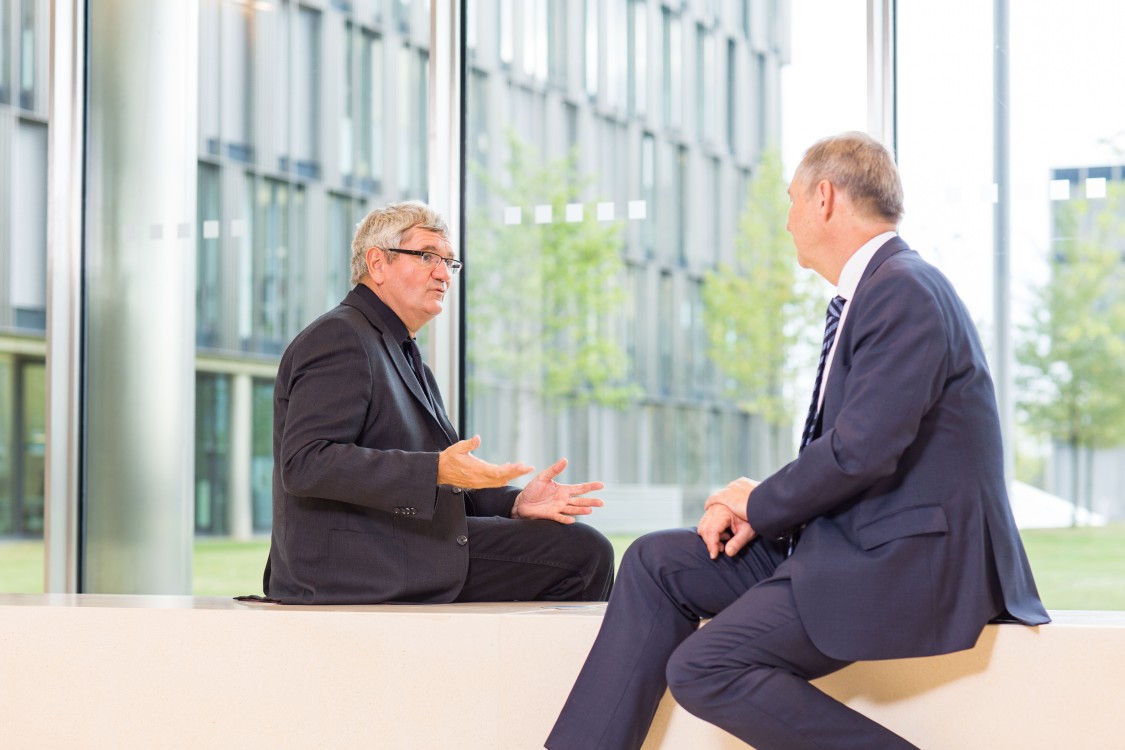 Robert Schlögl (l.) und Reinhold Achatz bei thyssenkrupp in Essen